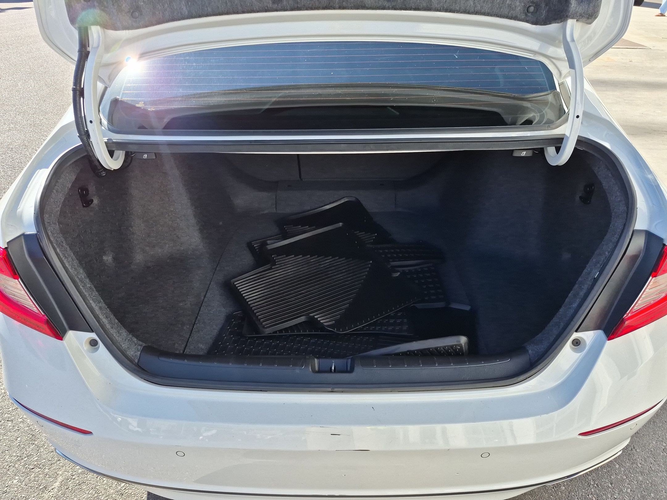 Used 2018 Honda Accord Touring image 32