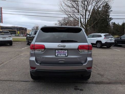 Used 2019 Jeep Grand Cherokee Laredo w/ Security & Convenience Group AWD/4WD image 4