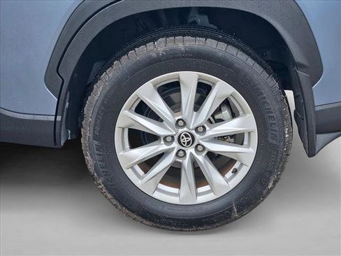 Used 2024 Toyota Corolla Cross LE image 4