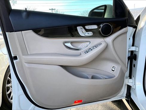 Used 2019 Mercedes-Benz GLC 300 image 21