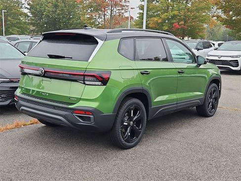 New 2025 Volkswagen Taos SE image 2