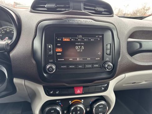 Used 2016 Jeep Renegade Limited image 17