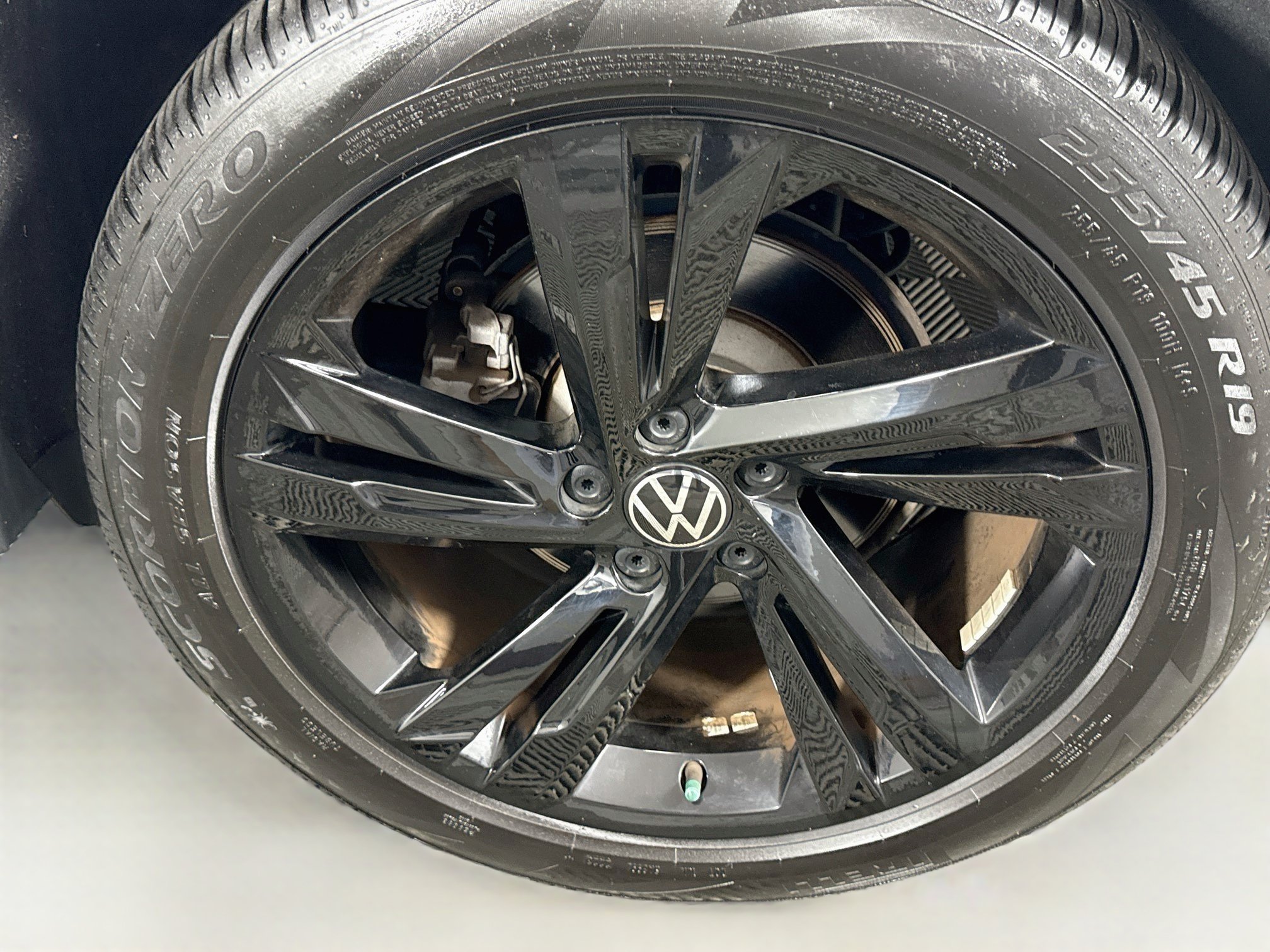 Used 2023 Volkswagen Tiguan SE R-Line FWD image 30