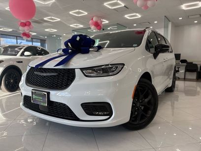 Used 2026 Chrysler Pacifica Limited w/ S Appearance Package