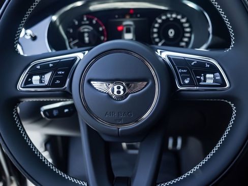 Used 2024 Bentley Bentayga Extended Wheelbase image 16