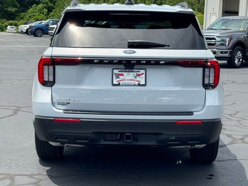New 2025 Ford Explorer Active image 17