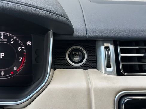 Used 2020 Land Rover Range Rover HSE image 40