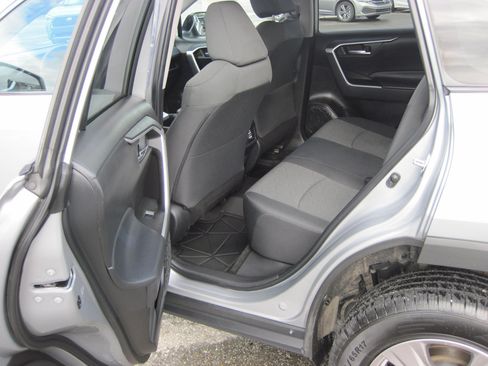 Used 2023 Toyota RAV4 XLE AWD/4WD image 8