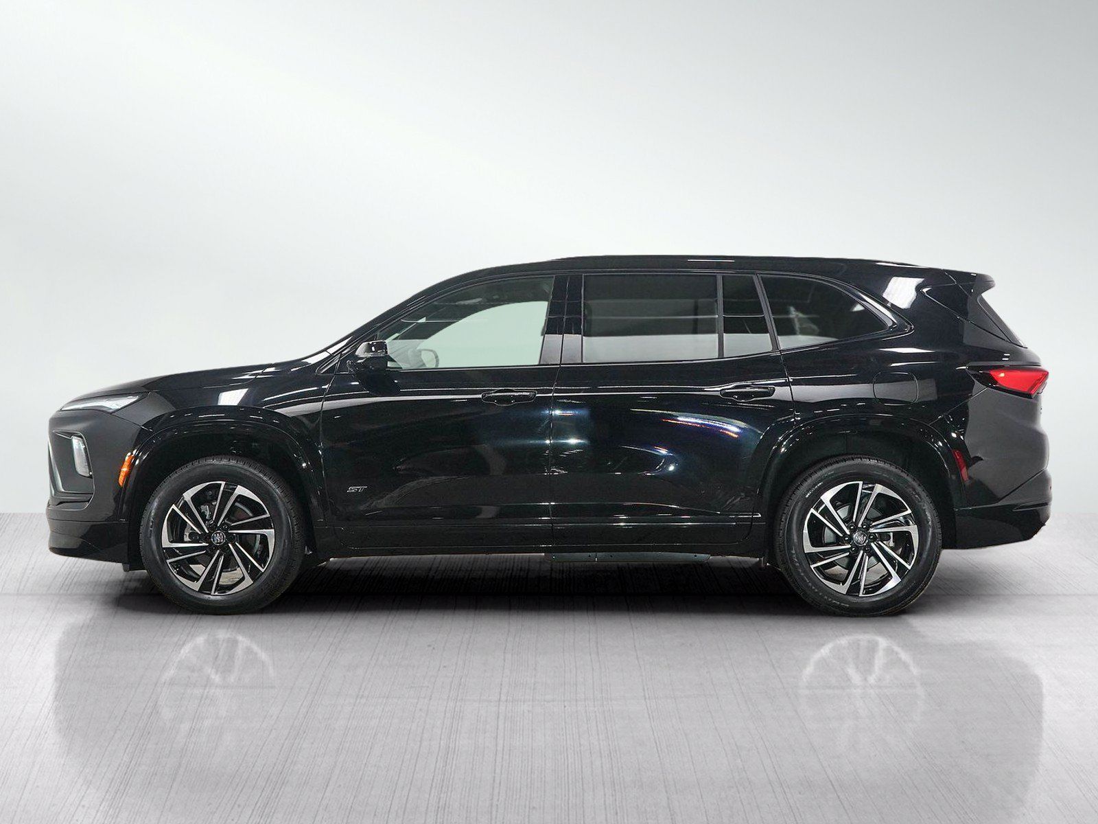 Used 2025 Buick Enclave Sport Touring w/ Power Package AWD/4WD image 2