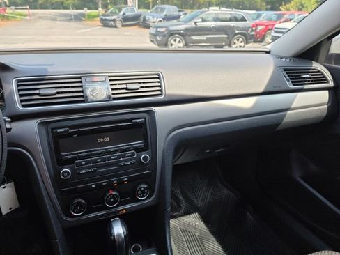 Used 2013 Volkswagen Passat 2.5 S FWD image 16