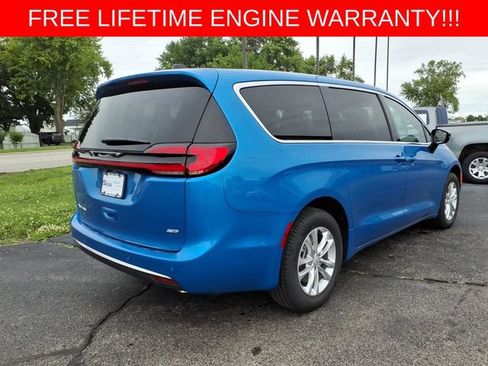 New 2027 Chrysler Pacifica Select AWD/4WD image 7