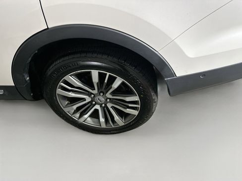 Used 2017 Ford Explorer Platinum image 11