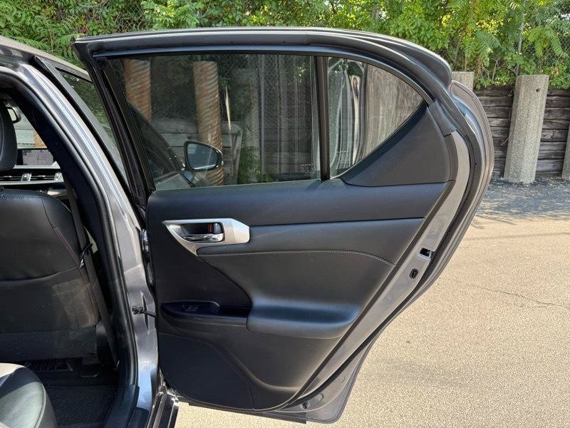 Used 2015 Lexus CT 200h w/ Navigation Package FWD image 21
