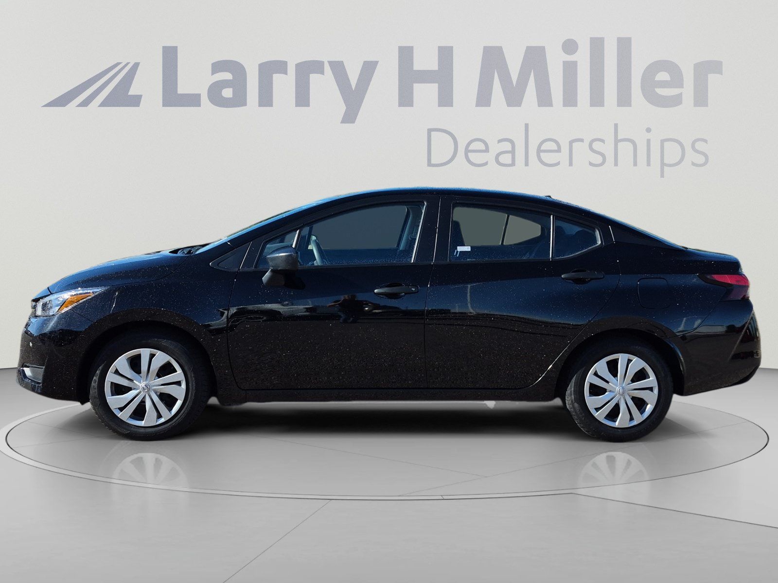 Used 2025 Nissan Versa S FWD image 2