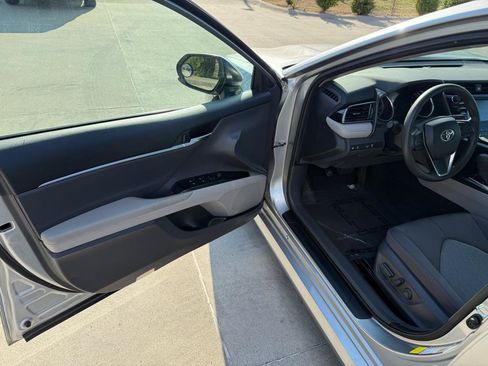 Used 2019 Toyota Camry LE image 8