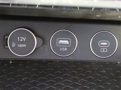 Used 2025 Genesis G70 2.5T image 20