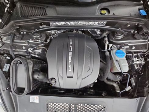 Used 2018 Porsche Macan AWD/4WD image 14