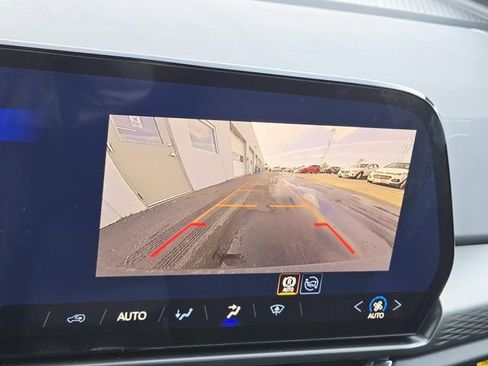 New 2026 Chevrolet Equinox EV LT image 18