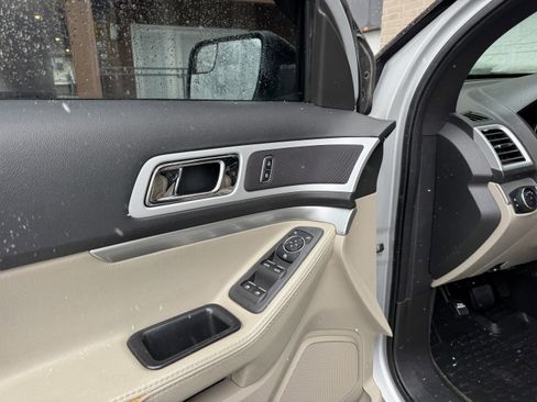 Used 2015 Ford Explorer XLT w/ Equipment Group 202B image 16