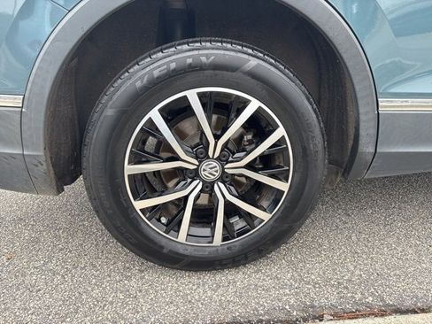 Used 2021 Volkswagen Tiguan SE image 9