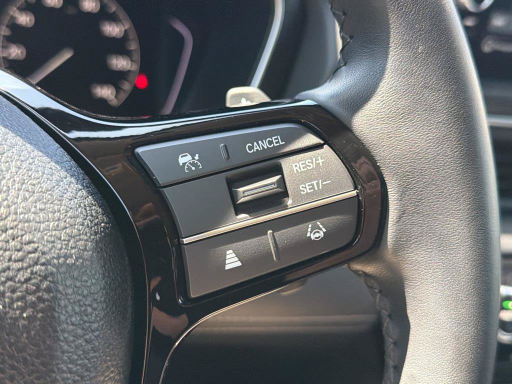 Used 2025 Honda Pilot Touring image 13