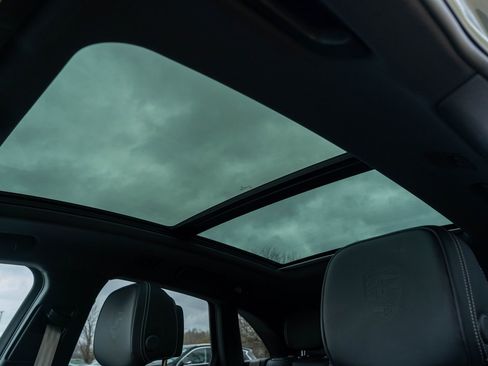 Certified 2025 Porsche Macan image 32