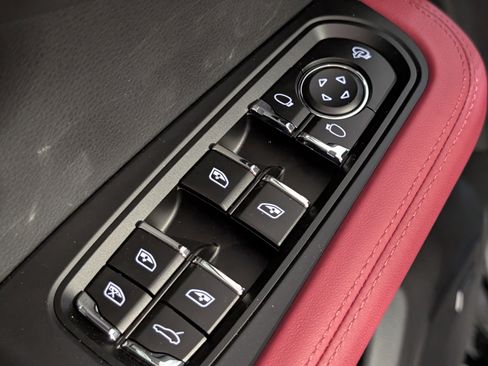 New 2026 Porsche Macan image 19