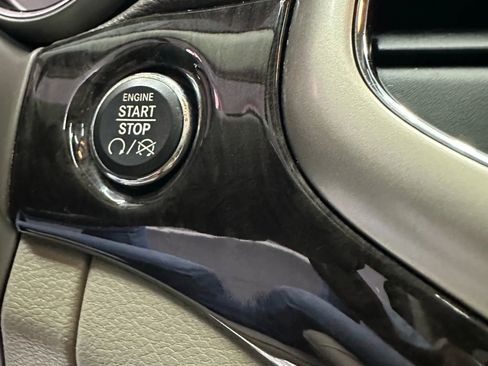 Used 2013 Jeep Grand Cherokee Laredo image 17