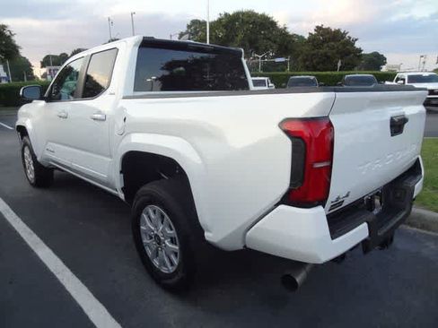 Used 2025 Toyota Tacoma SR5 AWD/4WD image 10
