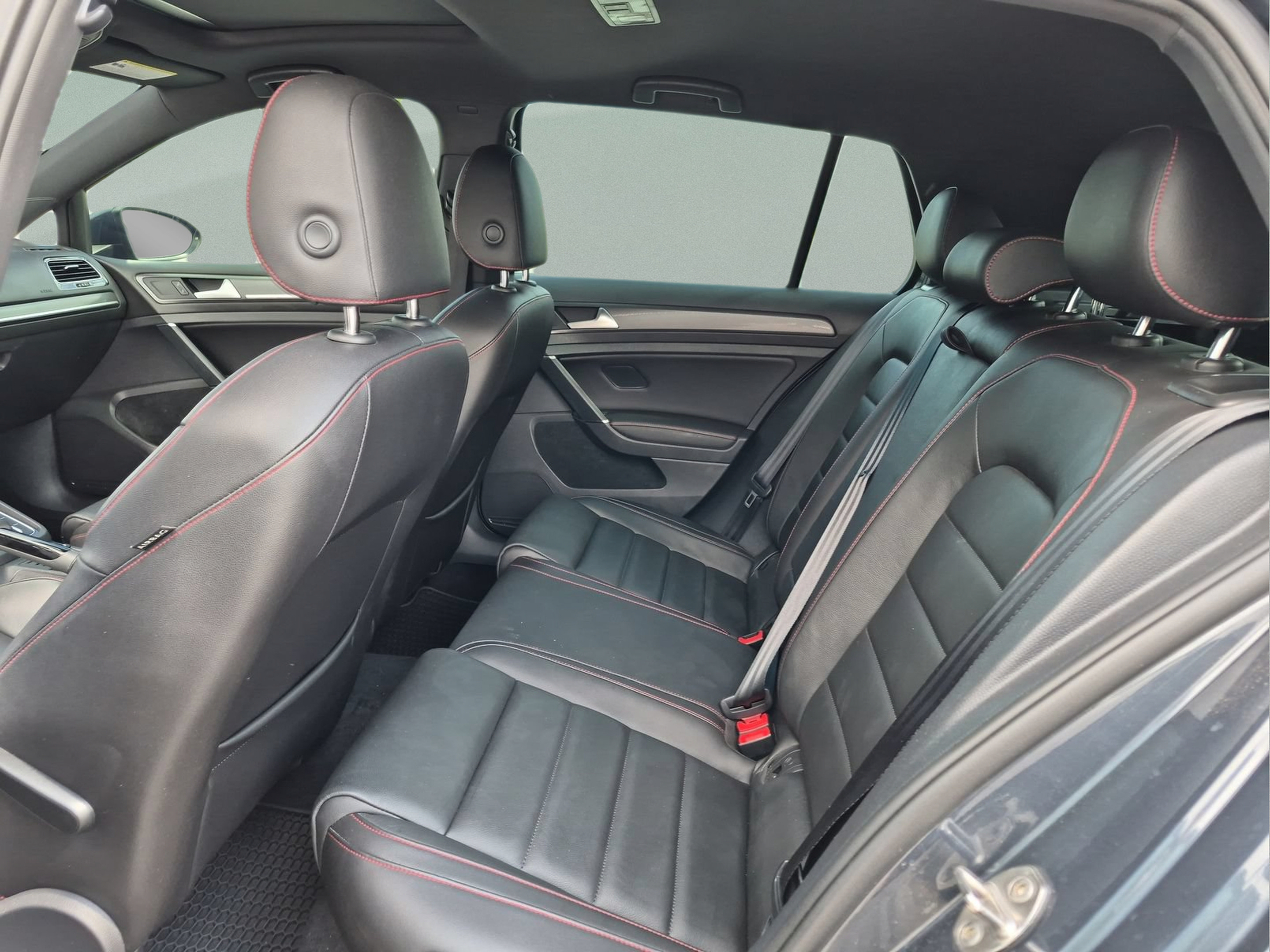 Used 2020 Volkswagen GTI SE FWD image 17
