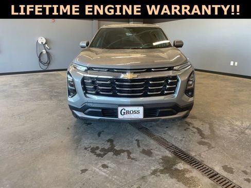 Used 2025 Chevrolet Equinox LT w/ Safety and Technology Package image 3