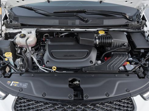 Used 2024 Chrysler Pacifica Touring-L image 42