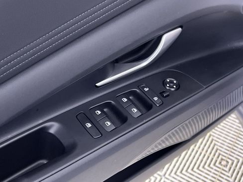 Used 2025 Hyundai Elantra SEL image 14