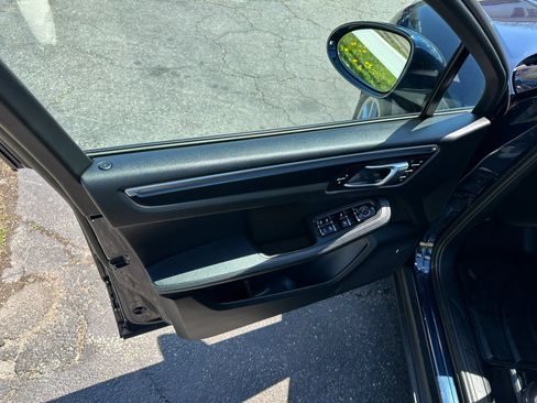 Used 2017 Porsche Macan AWD/4WD image 37
