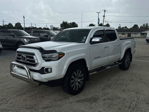 Used 2022 Toyota Tacoma Limited AWD/4WD image 3