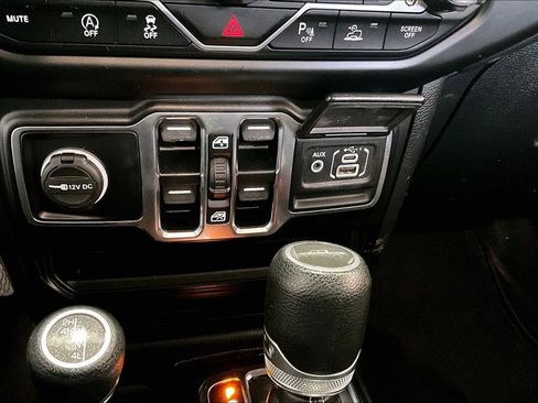 Used 2022 Jeep Gladiator Overland w/ Cold Weather Group AWD/4WD image 16