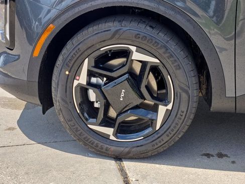 New 2026 Kia Sportage EX FWD image 9