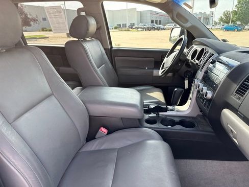 Used 2008 Toyota Sequoia SR5 w/ Leather Seat Pkg AWD/4WD image 16
