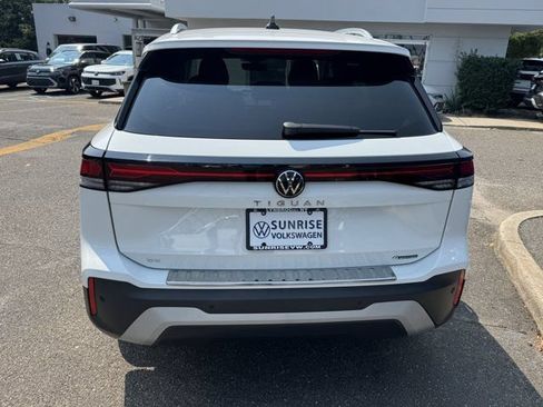 Used 2026 Volkswagen Tiguan SE AWD/4WD image 5
