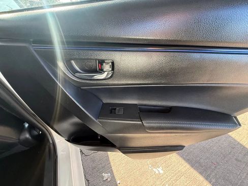 Used 2018 Toyota Corolla SE FWD image 20