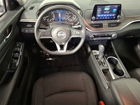 Used 2023 Nissan Altima 2.5 SV image 13