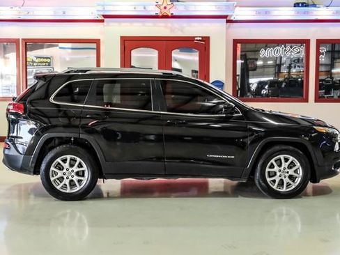 Used 2016 Jeep Cherokee Latitude image 8