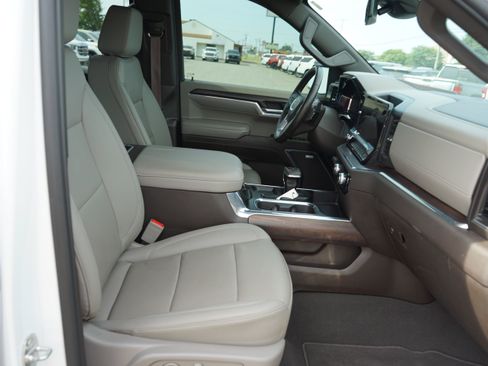 Used 2024 GMC Sierra 1500 SLT AWD/4WD image 23
