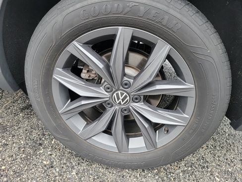 Certified 2023 Volkswagen Tiguan SE w/ Panoramic Sunroof Package FWD image 29
