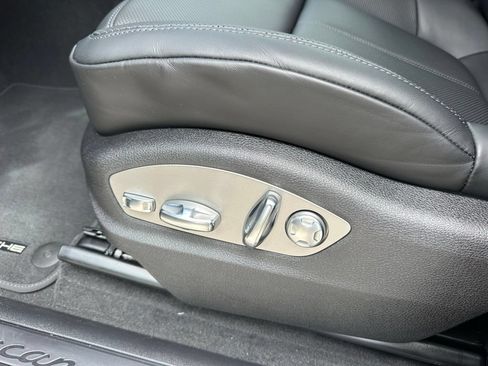 Used 2026 Porsche Macan AWD/4WD image 18
