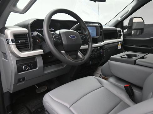 New 2025 Ford F550 4x4 Regular Cab Super Duty image 3