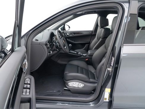 New 2026 Porsche Macan image 17