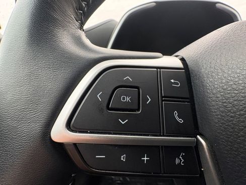 Used 2022 Toyota Highlander XLE image 25