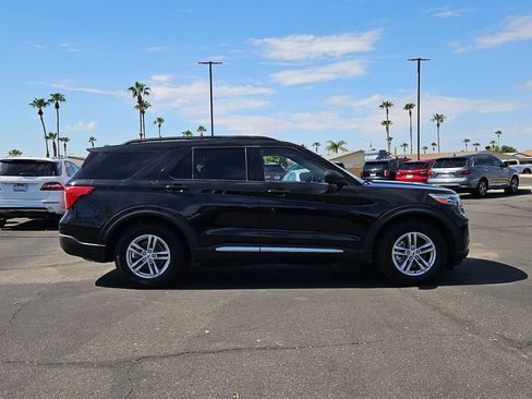 Used 2023 Ford Explorer XLT w/ Equipment Group 202A RWD image 4