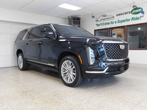 Used 2026 Cadillac Escalade ESV Luxury AWD/4WD image 8
